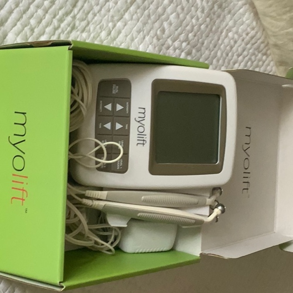 7E Wellness Myolift Mini true-microcurrent device